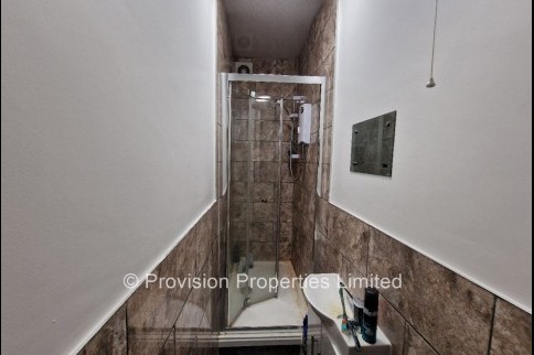 Hill+Top+Street%2C+Hyde+Park%2C+LS6