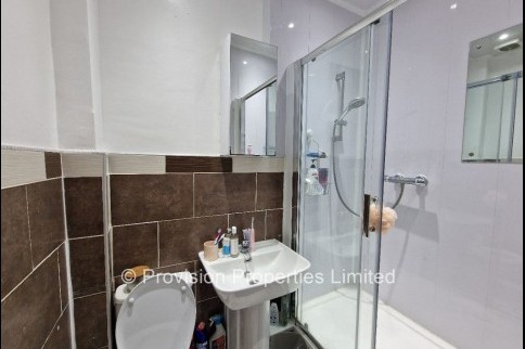 Hill+Top+Street%2C+Hyde+Park%2C+LS6