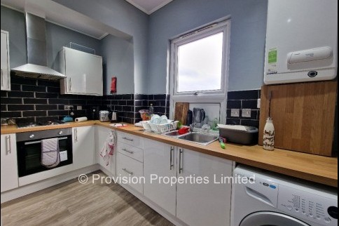 Hill+Top+Street%2C+Hyde+Park%2C+LS6