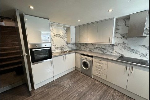 Hessle+Place%2C+Hyde+Park%2C+LS6