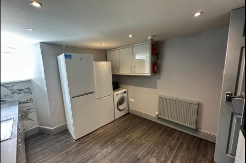 Hessle+Place%2C+Hyde+Park%2C+LS6