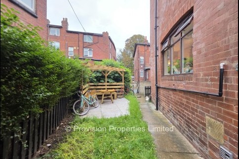 Manor+Drive%2C+Hyde+Park%2C+LS6