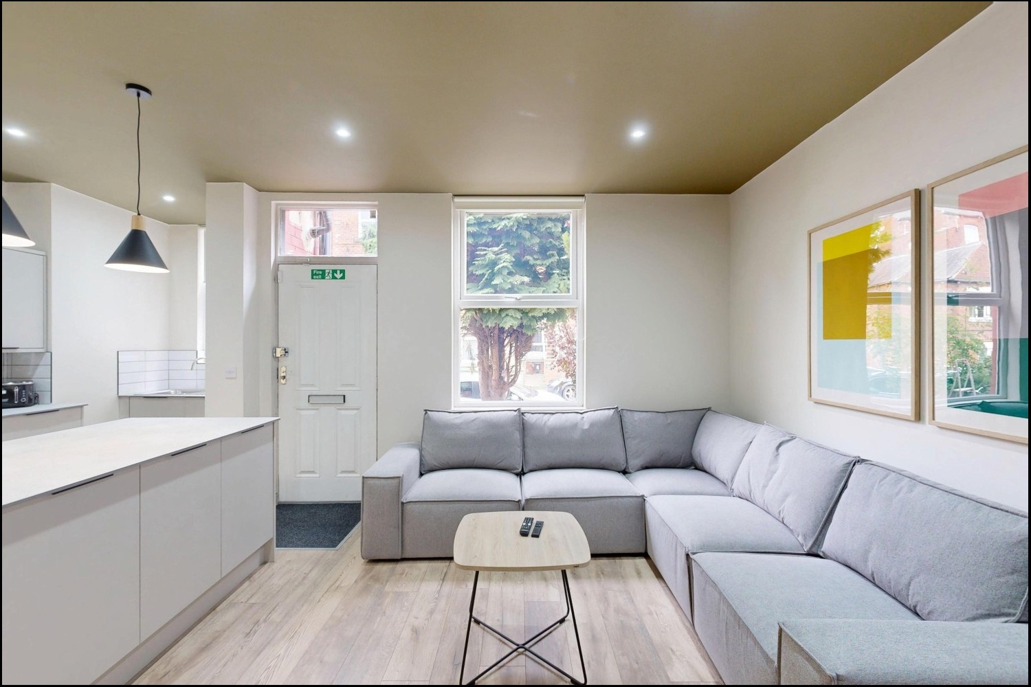 4 Bedroom 2 Bathrooms Hyde Park
