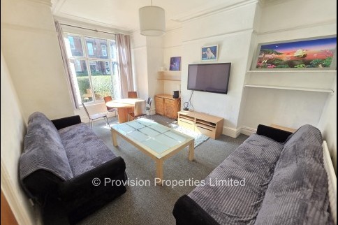8 Bedroom Student Houses in Hyde Park