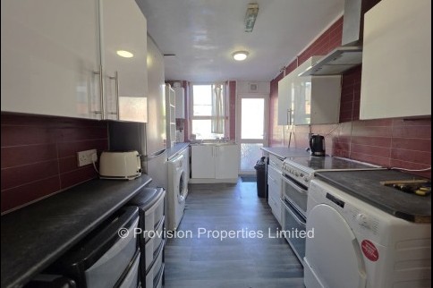 Brudenell+Avenue%2C+Hyde+Park%2C+LS6