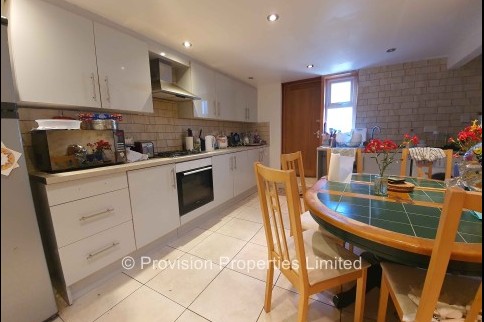 Cardigan+Lane%2C+Hyde+Park%2C+LS6