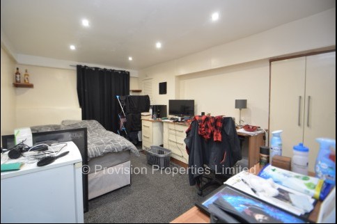 3 Bedroom Properties, Hyde Park Leeds LS6